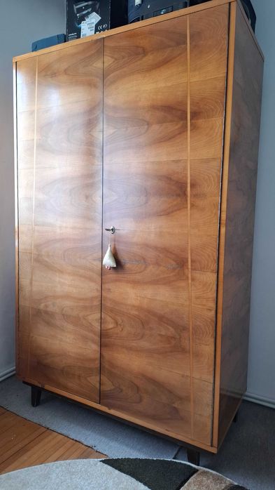 Vând mobilă veche, de lemn