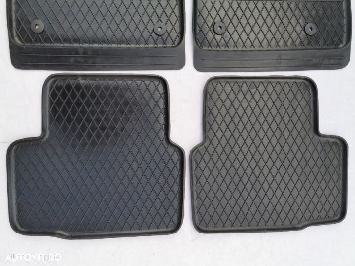 Covorase cauciuc tip tavita  Astra K 2015-2022 cu clipsuri de prindere