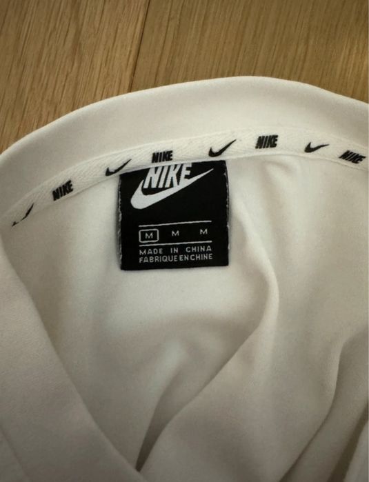 Bluza nike alba.