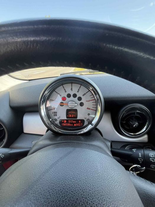 mini cooper
Motor 1.4
Putere:95cp
Combustibil:benzină
An de fabricaţ
