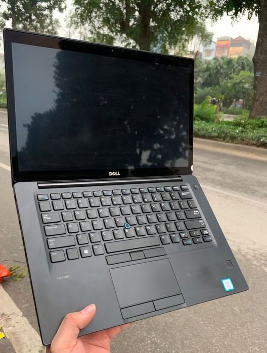 Oferta  DELL Touchscreen ,FHD ips 14inch, core i5, SSD 256gb, RAM 8gb ddr4