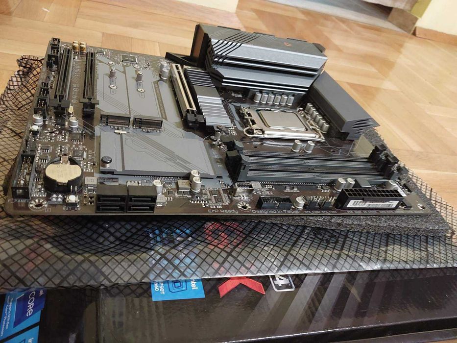 Intel Core i7 12700K + Gigabyte B660 Gaming X DDR4