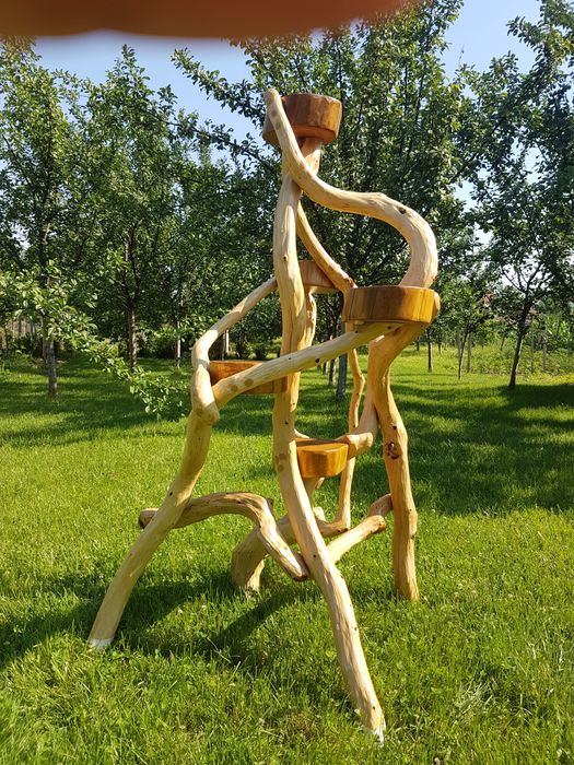 Цветарник-уникат от масивно дърво