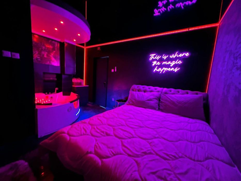 Apartament cu jacuzzi si leduri ambientale