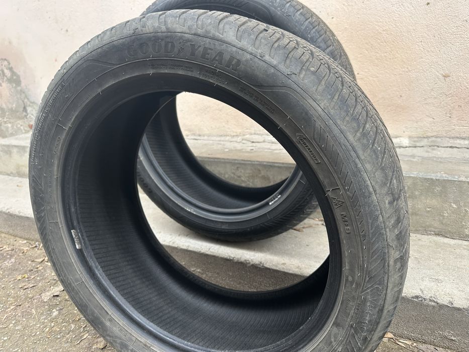 255/45/19 Good-Year M+S -235/45/19 dunlop 2 bucati