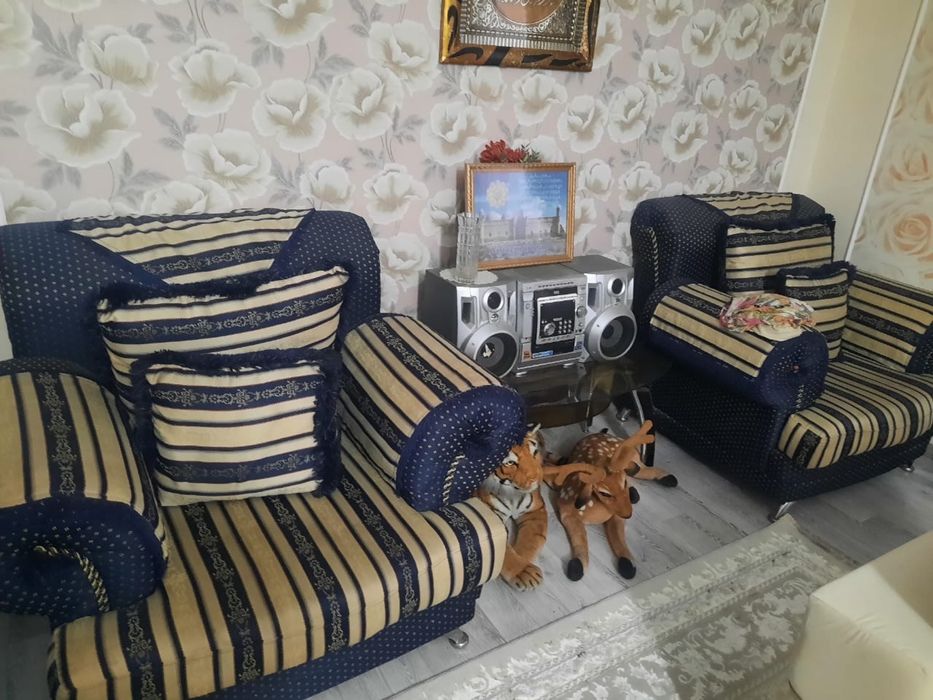 Продается раскладной диван с креслами