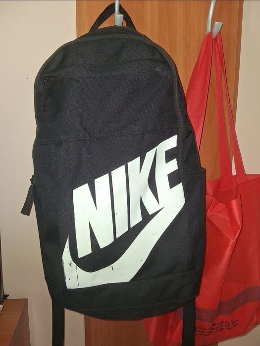 Ghiozdan Nike Black – Clasic & Încăpător