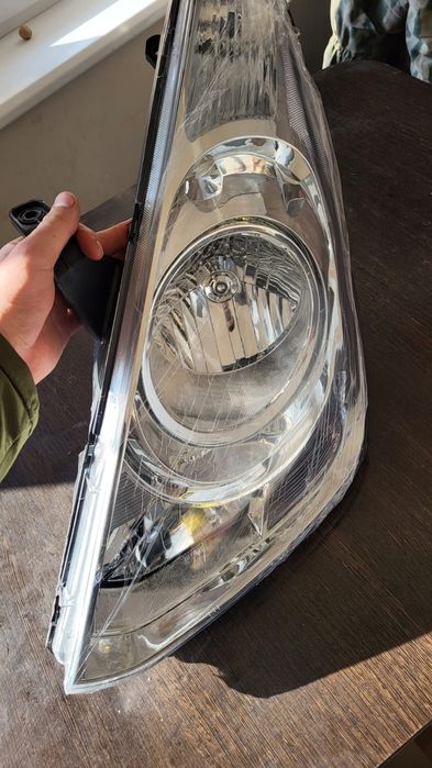 Передние фары на Hyundai H1 новые