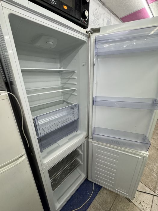 Хладилник beko.