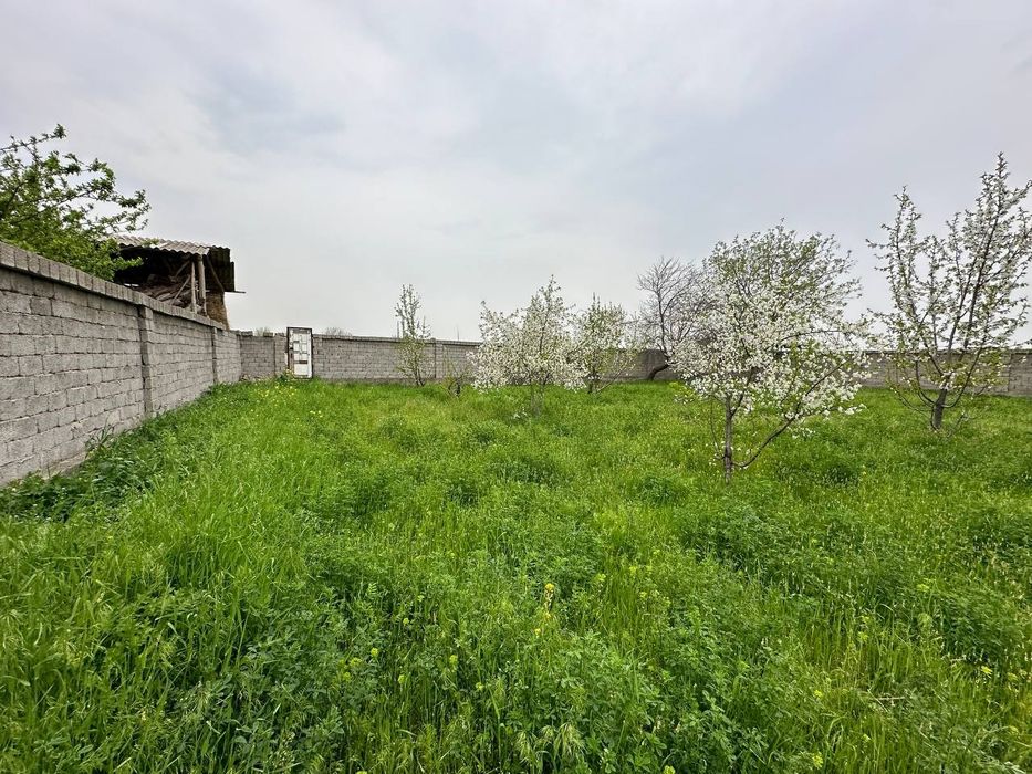 Яшнаобод тумани ифтихор махалада 12 соток ер сотилади