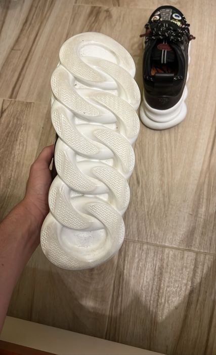Versace chain reaction