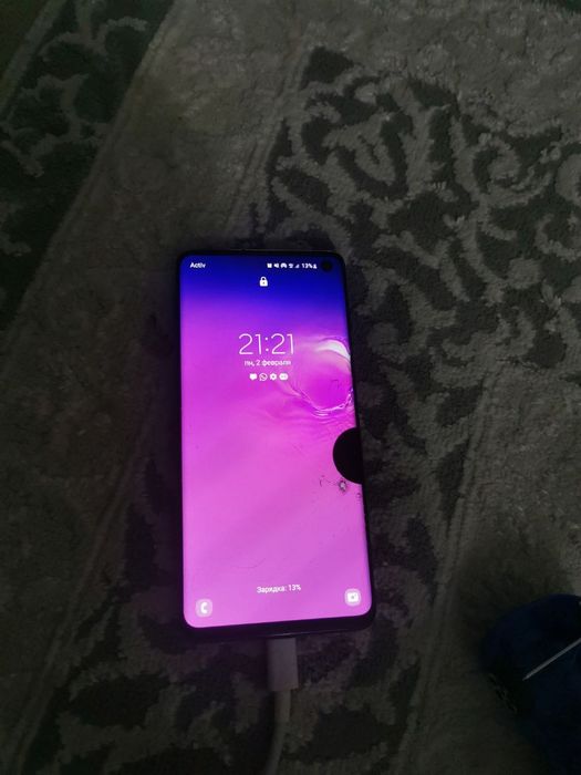 Samsung s10 5g and 3 phone