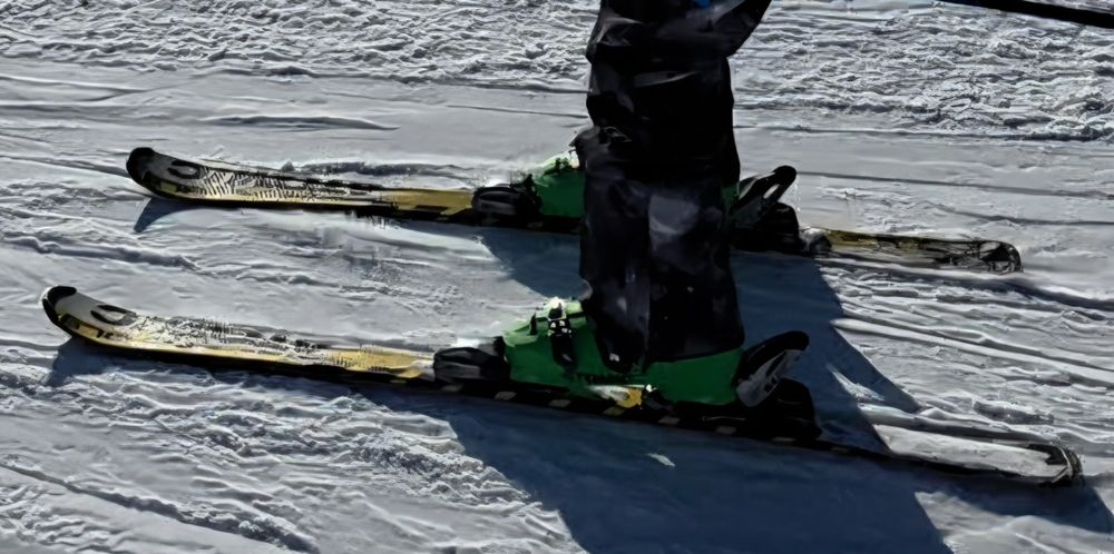 Schiuri Junior Atomic SL9 (130 cm) – Stare tehnică bună