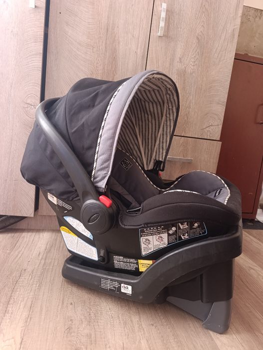 Graco Click Connect – бебешко столче за кола с база.