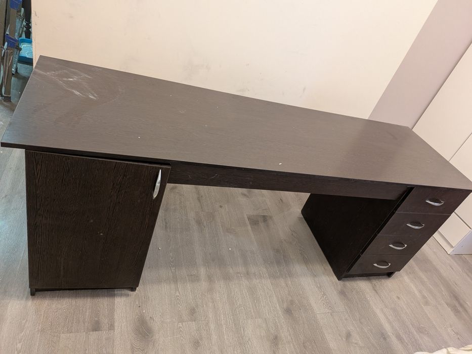 Стол письменный и пенал с полкой