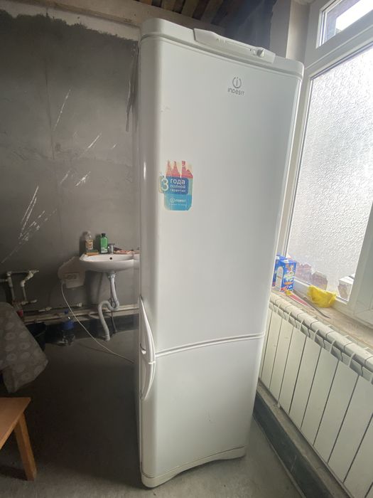 Продается холодильник Indesit