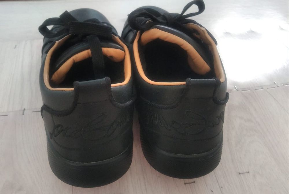 Продам мужской кроссовки