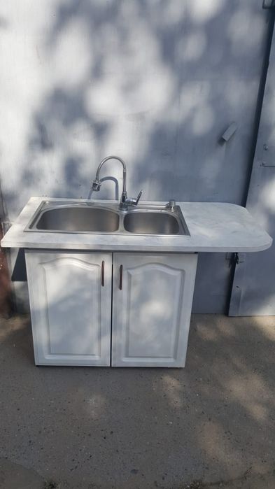 Продам мойку с тумбочке!