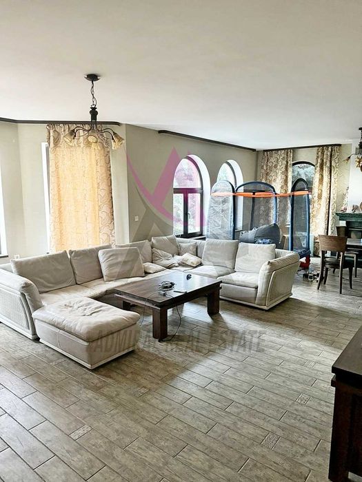 Дава се под наем Къща в с. Кранево, Област Добрич - 200 кв.м за 2000 € - Снимка #2