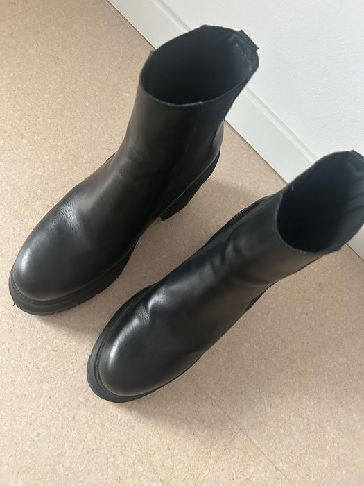 Продавам боти Boss, ест. кожа