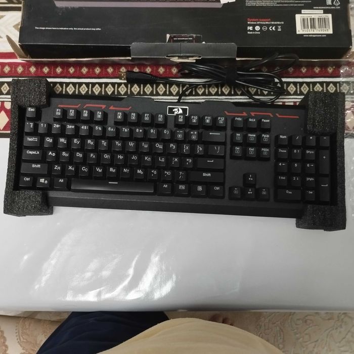 Клавиатура проводная, игровая.