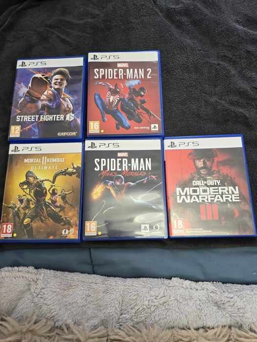 Vând Playstation 5 slim + 5 jocuri