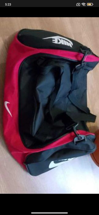 Спортна чанта Nike и баскетболна топка