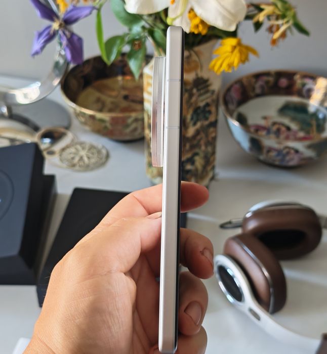 Vând Vivo X200 ULTRA 16GB si 1TB