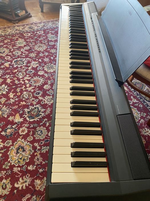 Yamaha P-105 дигитално пиано – 88 тежки клавиша + стойка + 3 педала