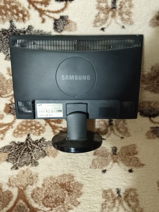 монитор Samsung      .