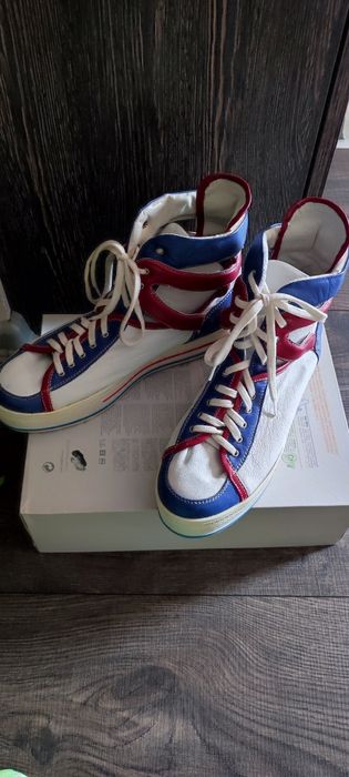 Дамски маратонки и боти по 15 и 20 лв