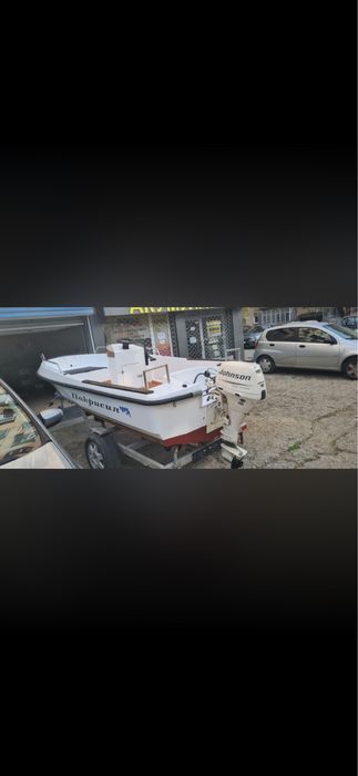 Лодка 4.5 м с двигател Johnson 15 hp + Колесар
