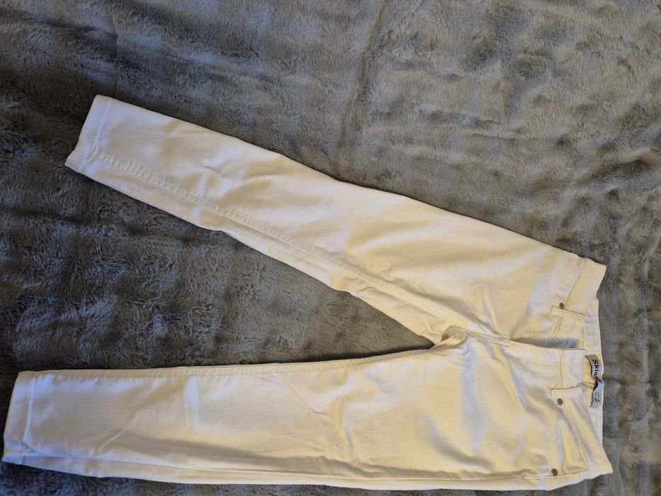 Blugi de culoare alba