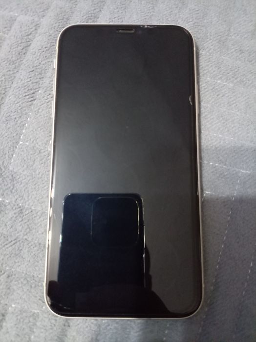 Продам iPhone 11 в идеальном состоянии.
