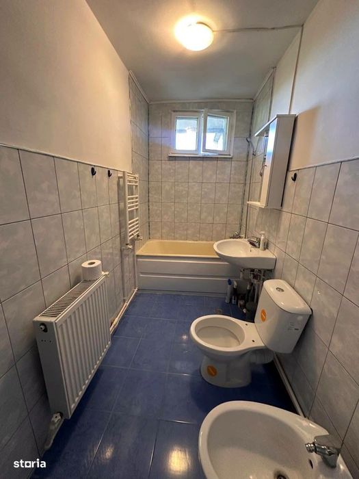 De vanzare apartament cu 4 camere, ultracentral, pret 85.000 euro