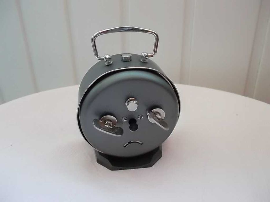 Ceas vechi,mecanism mecanic cu alarma