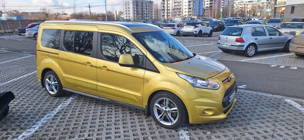 Vând Ford Tourneo