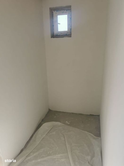 Casa individuala cu terasa,panorama spre lac, garaj, teren 300mp