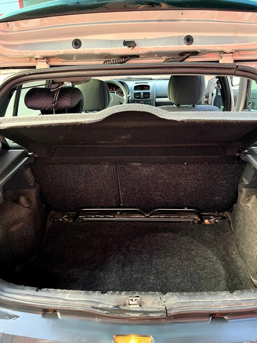 Автомобил Renault Clio 2
