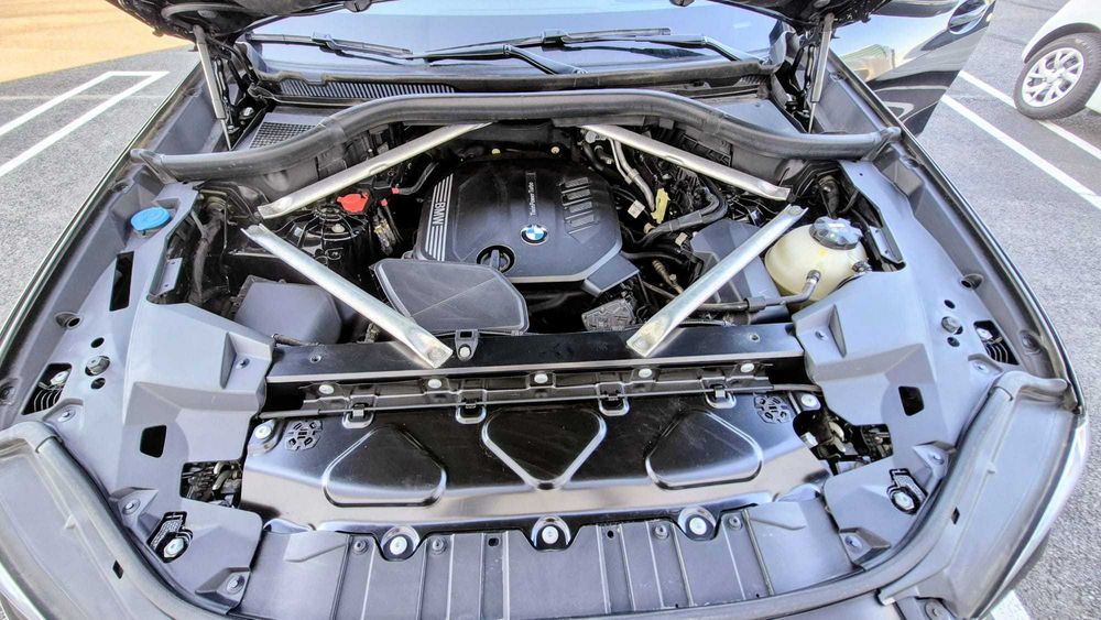 BMW X5 2.5xDrive Full Option/Panoramic/Camere360/Head up Display/Soft Close/ Carlig remorcare/HarmanKardon/2 seturi jante