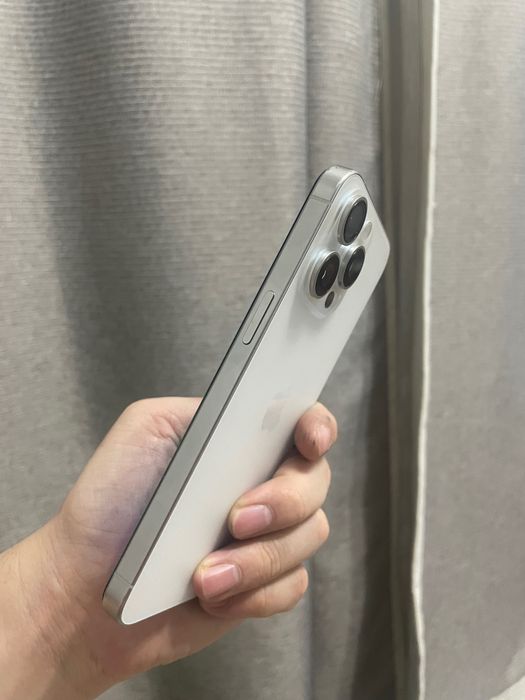 продаю айфон 15про мах 256