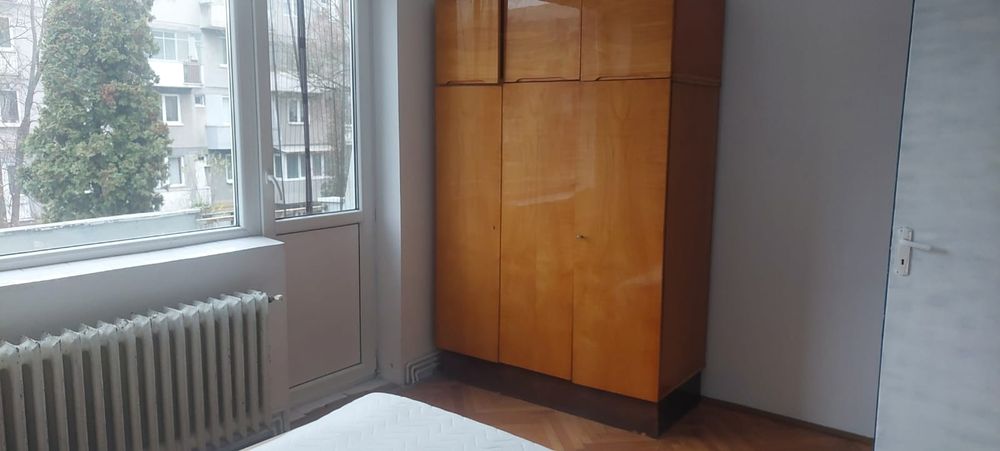 Apartament cu 3 camere de închiriat
