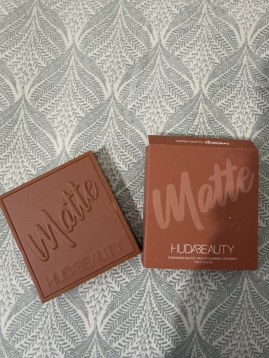 Паритра сенки на Hudabeauty матови