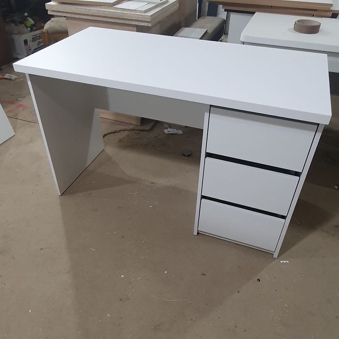 Столы компьютерные,  письменные.