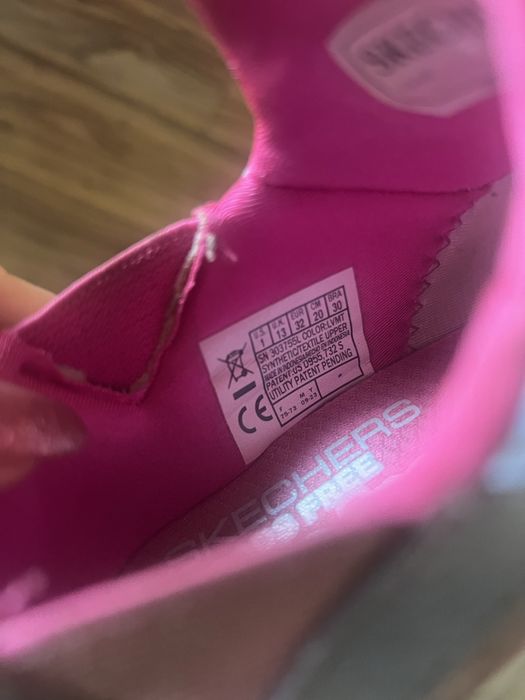 Adidasi Skechers fetite