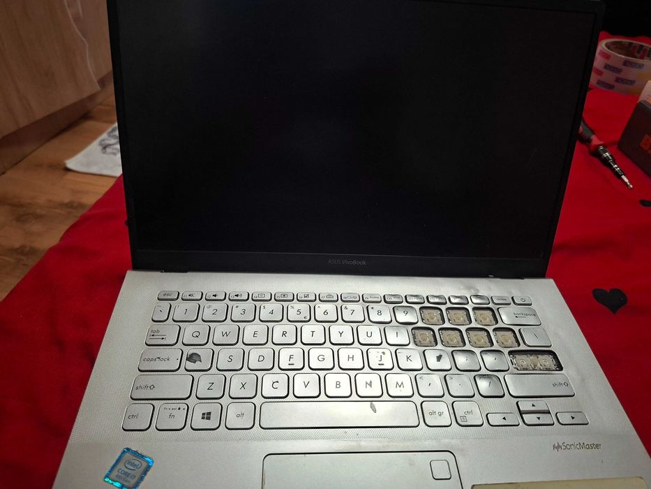 Vând laptop asus pt piese