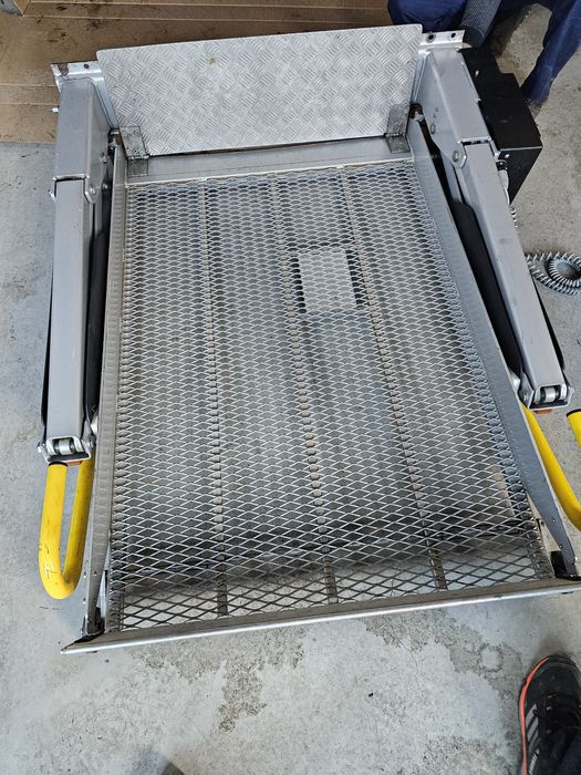 Lift Auto Persoane  Dizabilitati
