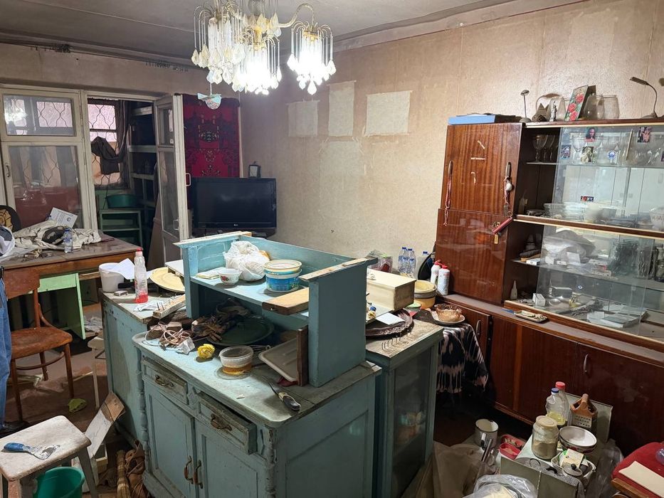 Продам чиланзар 9.  Трёх комнатная.  Балкон 2*6