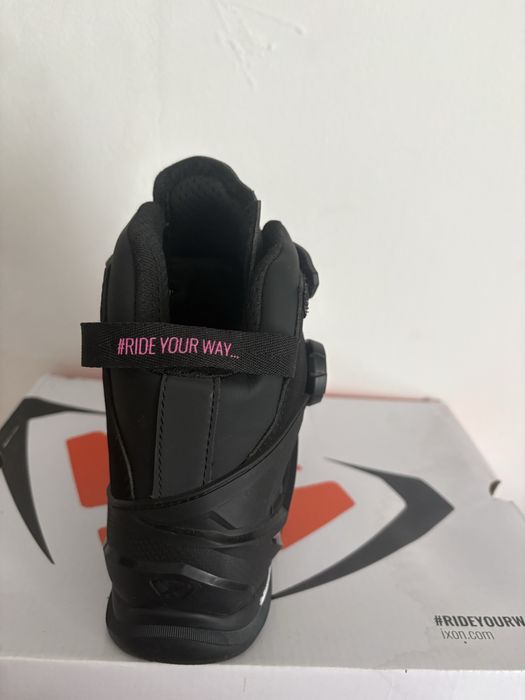 Ghete moto dama IXON Bull 2 WP negru-roz