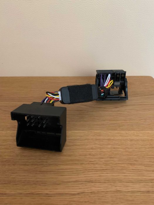 Adaptor comenzi volan cu 8 butoane Volkswagen pentru Radio RCD330